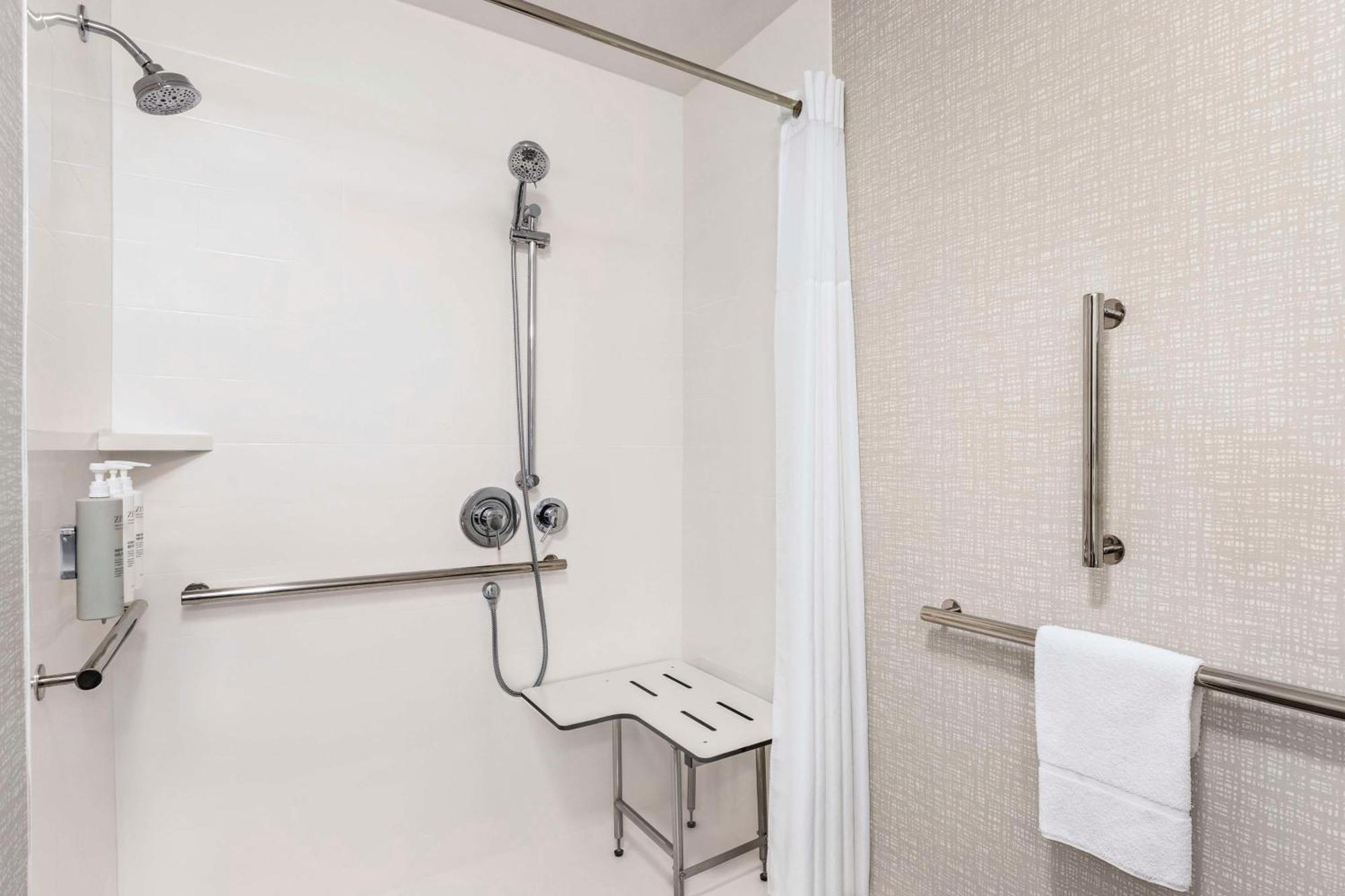 Hampton Inn Куейкъртаун Екстериор снимка